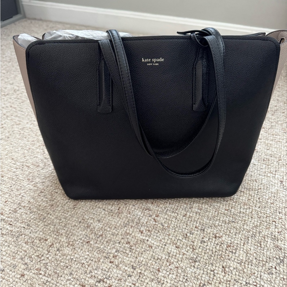 KATE SPADE LARFE TOTE! New without tags.